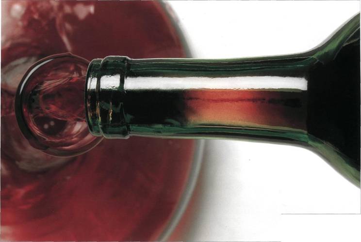 Декантирование старого красного вина
